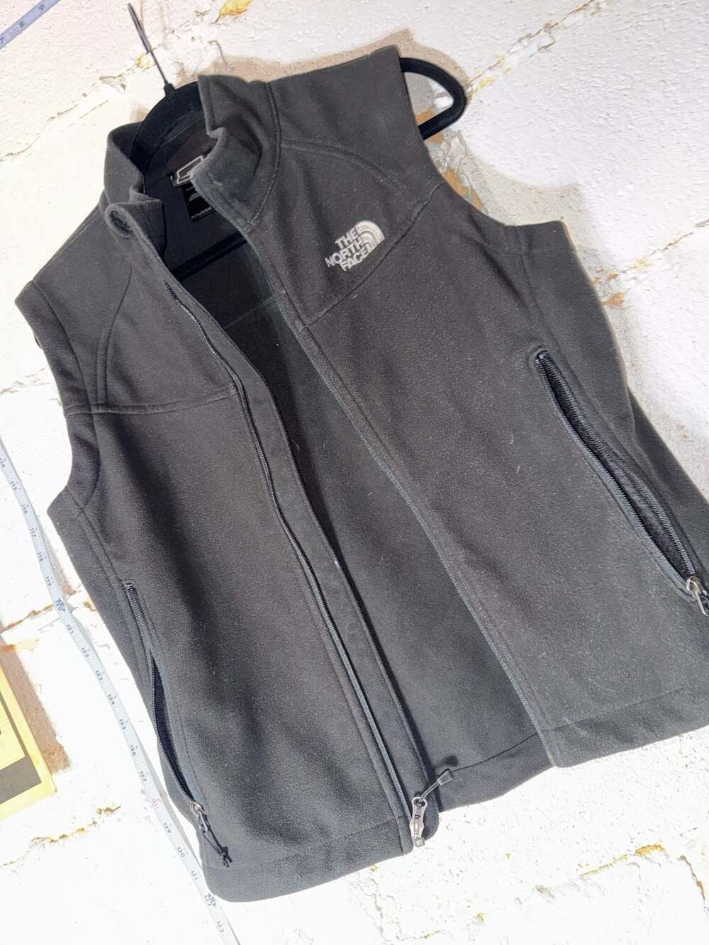 The North Face Women's Black Full-Zip Fleece Vest Size Medium - Picture 3 of 6